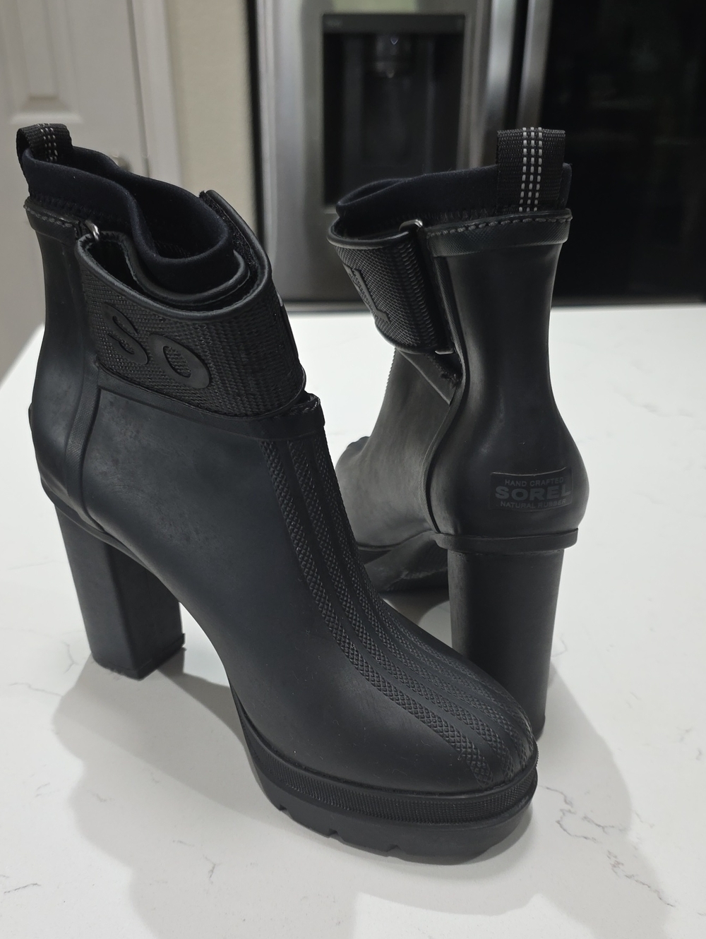 Sorel Medina Black Heeled Waterproof Ankle Boots Size 8
